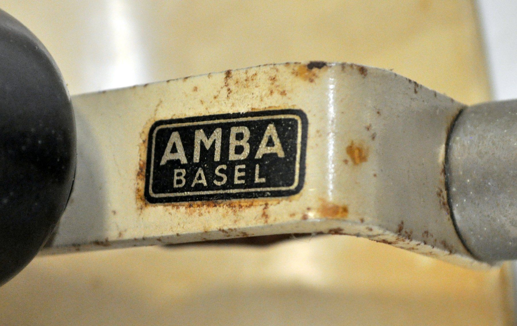 Amba Lampen: Ancienne lampe AMBA à restaurer – Gebraucht aus Neuchâtel von Neuchatel 4