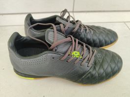 Neue Fussball Hallenschuhe Gr. 39