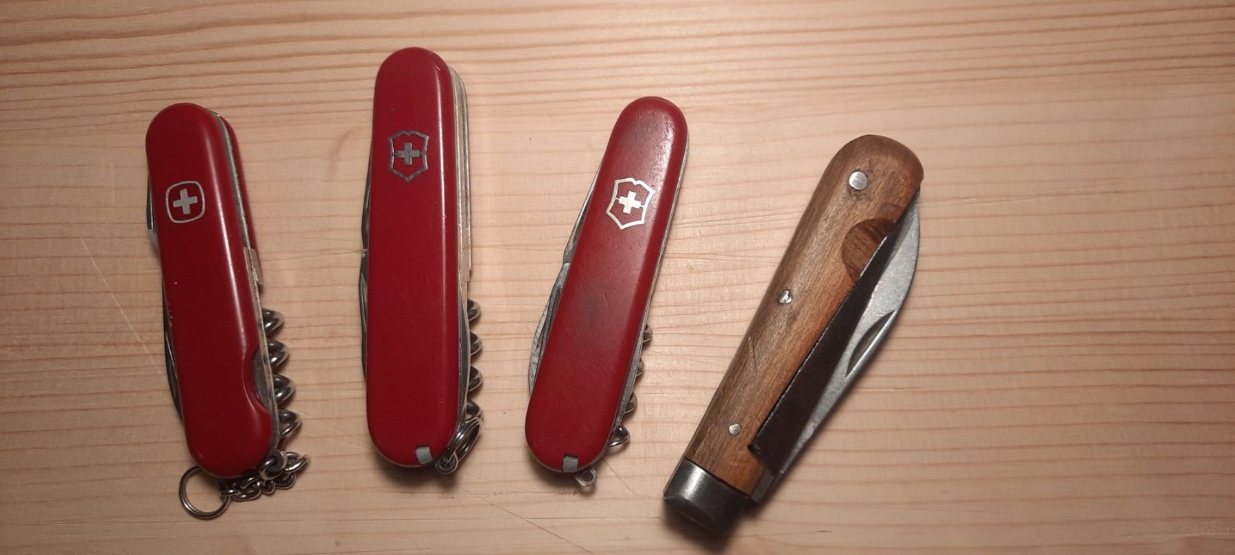 Coltelli tascabile: Diverse Taschenmesser-Sammlung – Usato da Lauerz venduto da manasi