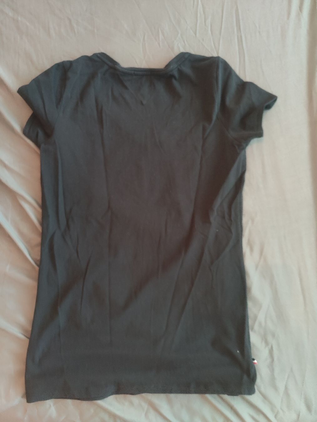 Tommy Hilfiger T-shirts: t shirt Tommy – Neuf (Voir description) à Fribourg par cbu_q7ck 1
