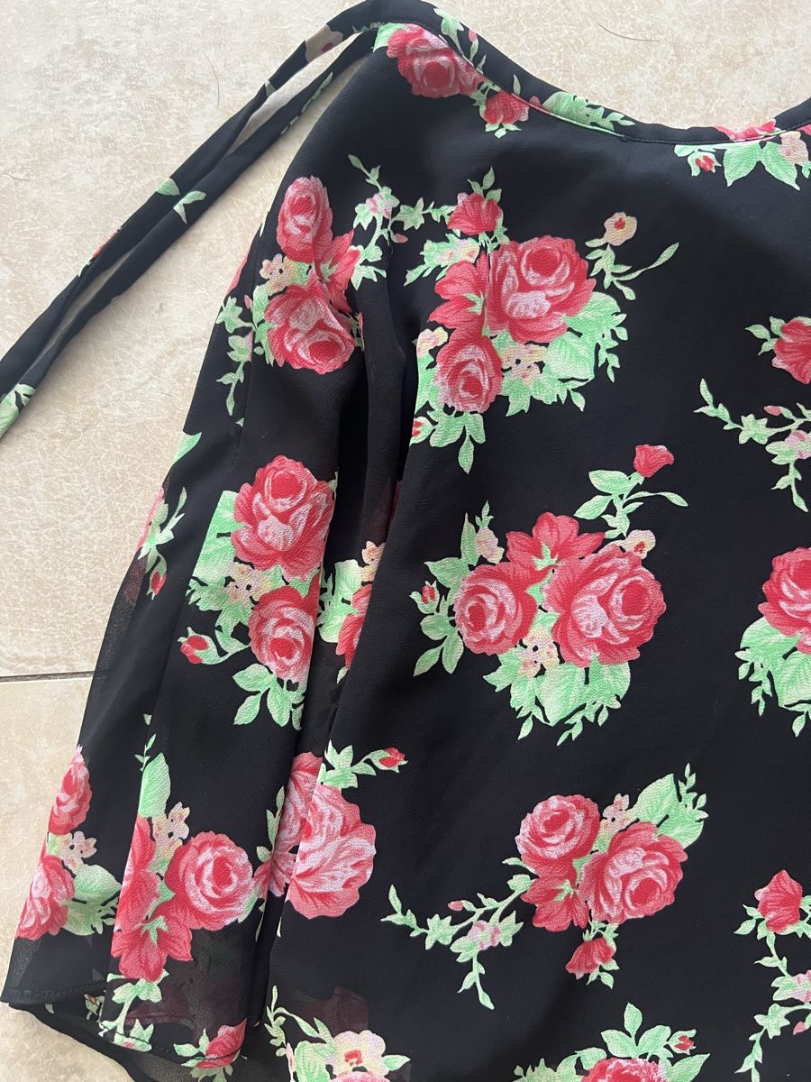 Guess Gonne: Minirock mit Blumenmuster Guess Grösse S schwarz – Usato da Neftenbach venduto da NiRutz