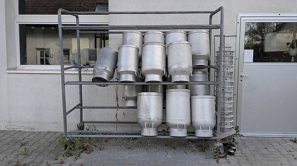 Agricoltura: Gestell für Milchkannen – Usato da Uster venduto da pfister015
