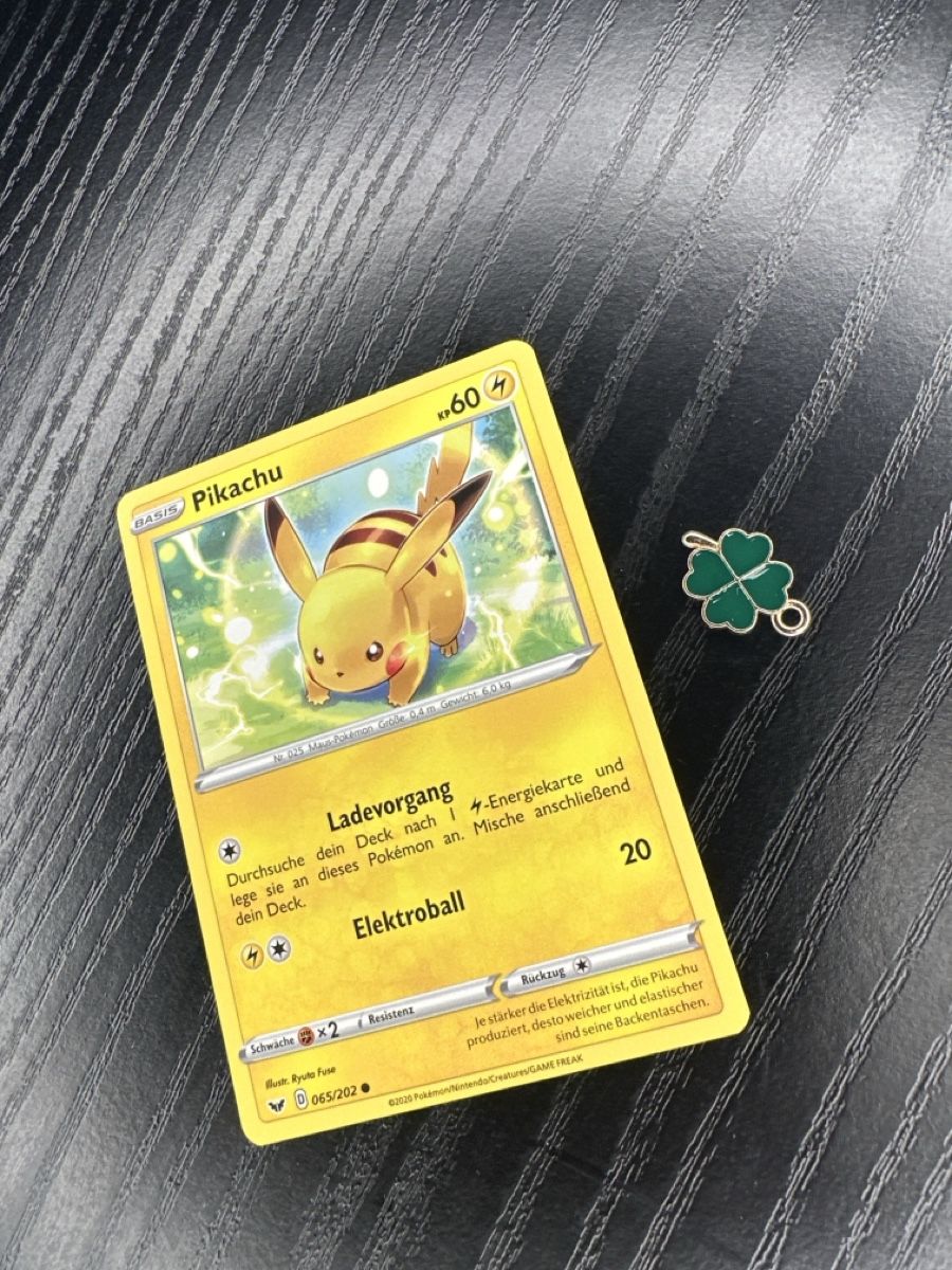 Pokémon Carte collezionabili: Pikachu 065/202 non Holo 2020 – Usato da Uster venduto da Neonschwarz 2