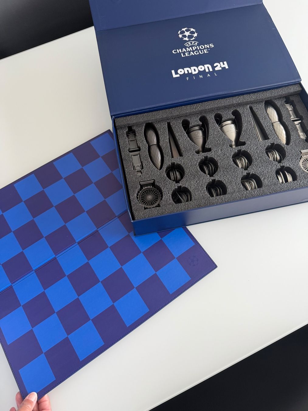 Giochi: UEFA Champions League 2024 Schach Set – Nuovo e nell'imballaggio originale da Interlaken venduto da nak_z98k 2