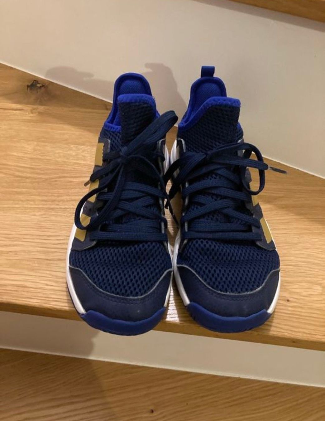 Adidas Scarpe per ragazzi: Adidas Hallenschuhe Gr. 35 – Usato da Solothurn venduto da Mamoutrix 1