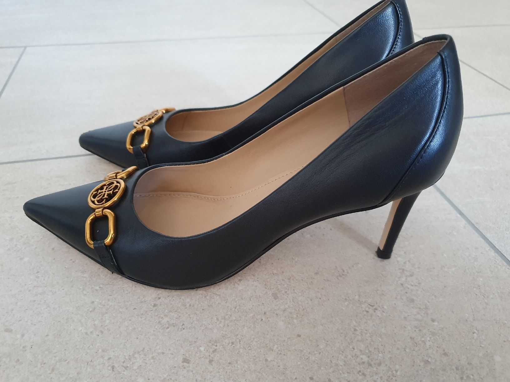 Guess Scarpe da donna: Wunderschöne Guess Pumps schwarz - gold – Nuovo (secondo la descrizione) da Wettingen venduto da __Dom__ 2