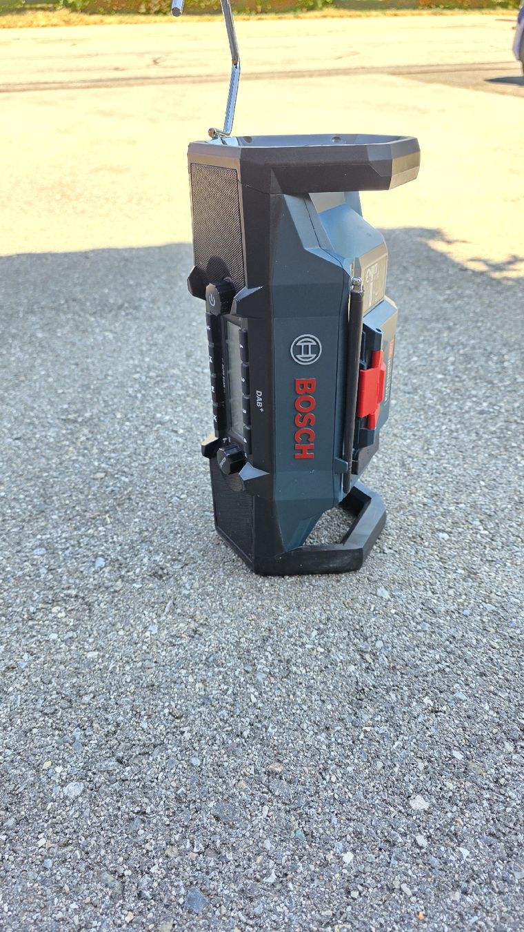 Bosch Radio: Radio de chantier Bosch GPB 18V-2 SC DAB+ Bluetooth – Usato da Attalens venduto da Mishanya 1