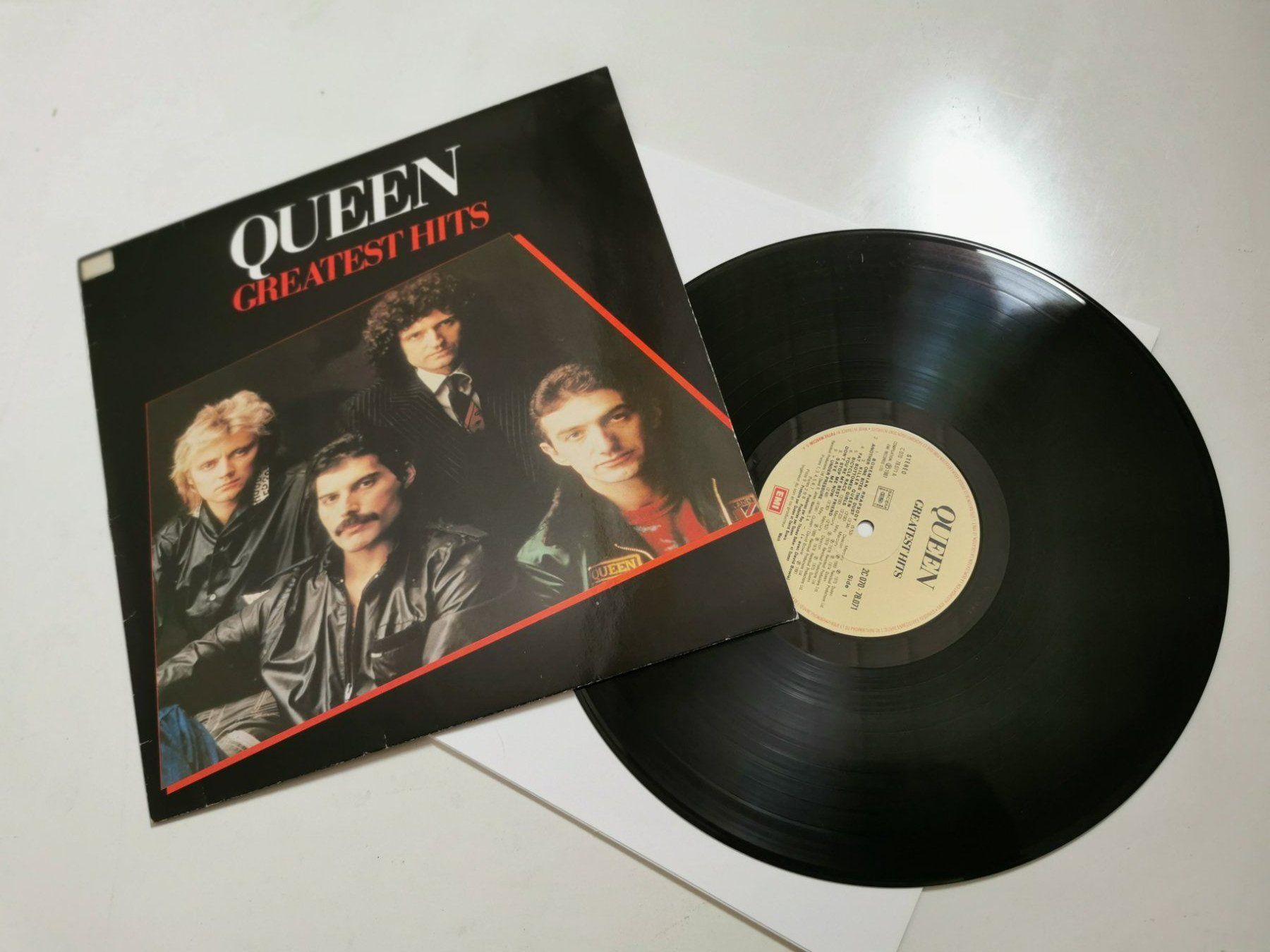 Dischi in vinile: QUEEN - GREATEST HITS – Usato da Grafenried venduto da House-of-Oldies
