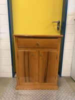 Schönes Holzschränkli, Kommode mit Schublade, Top Zustand!