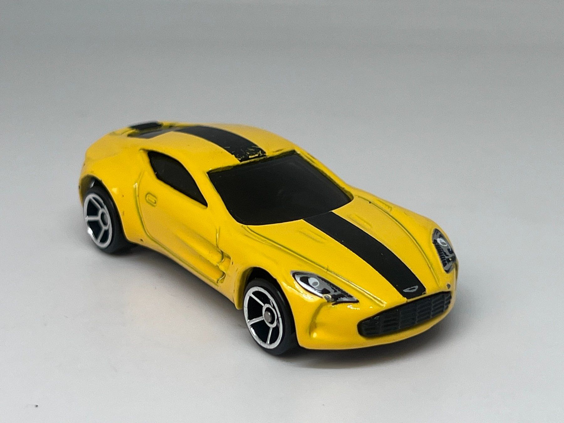 Hot Wheels Modellini d'auto: Hot Wheels Aston Martin One-77 #446 – Usato da Wildegg venduto da LaaBoutique