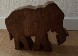 Grosser Elefant aus echtem, wunderschönem Holz gearbeitet.