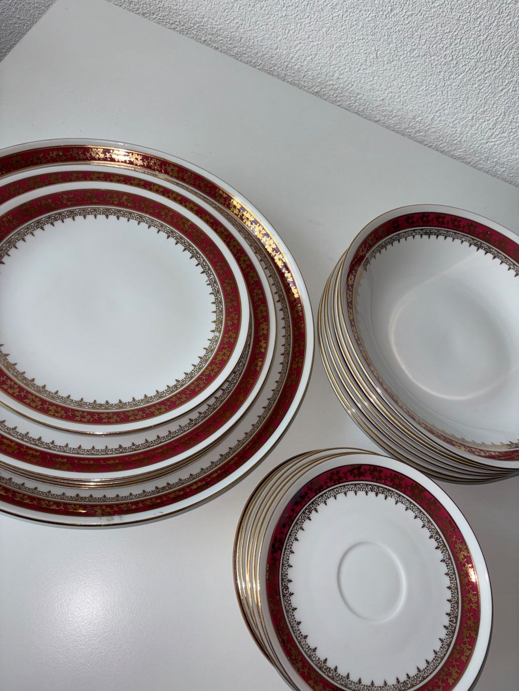 Set di piatti: Geschirr mit Goldrand – Usato da Entlebuch venduto da jan_6xfy 3