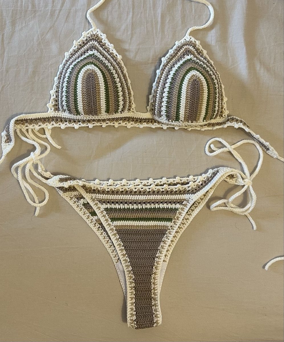 Costumi da bagno & Bikini: Bikini Handmade Crochet – Nuovo (secondo la descrizione) da Wohlen AG venduto da Maloukoch