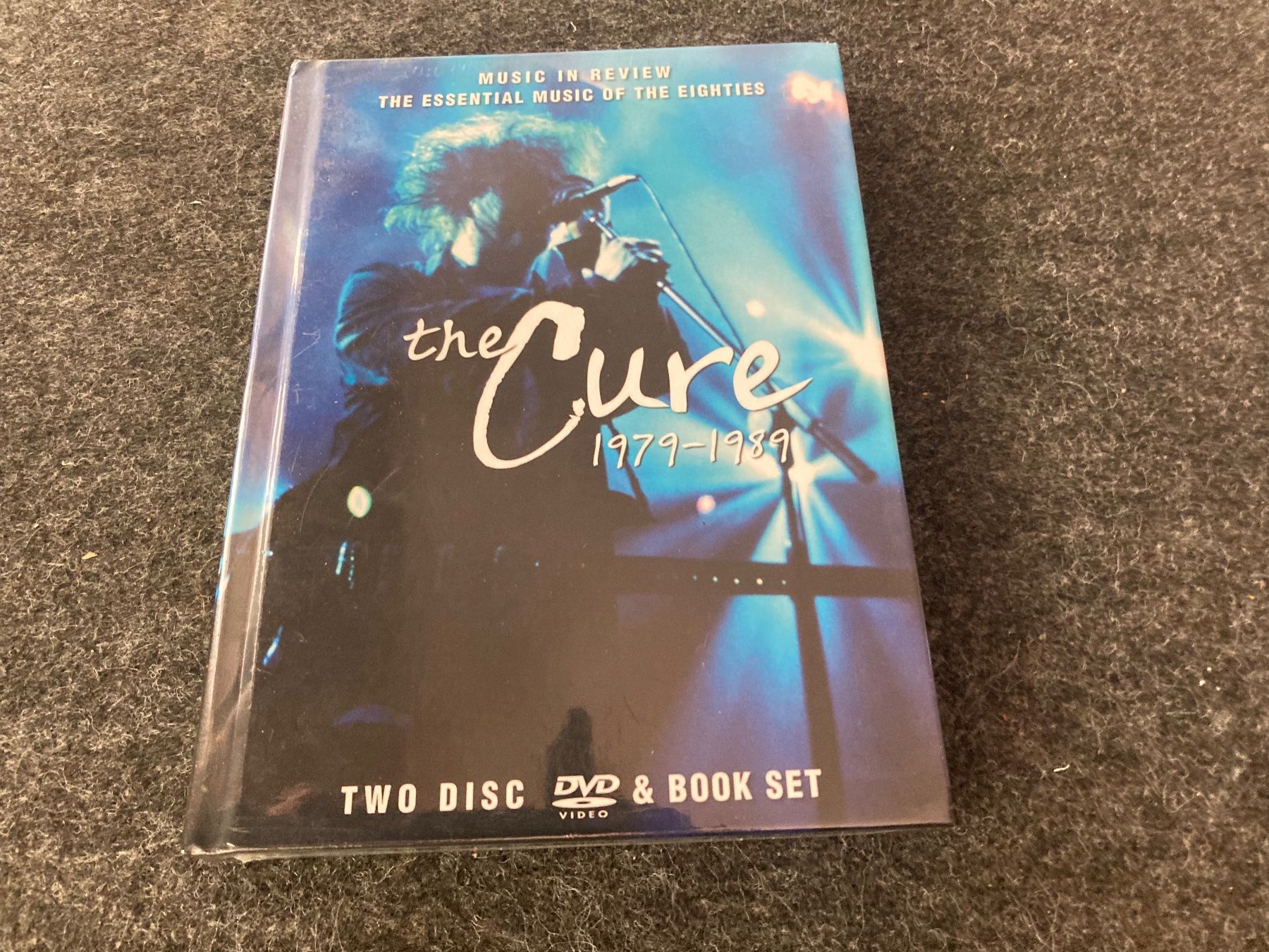 Tutti i DVDs: The Cure - The Cure 1979-1989 – Usato da Fribourg venduto da Karushi
