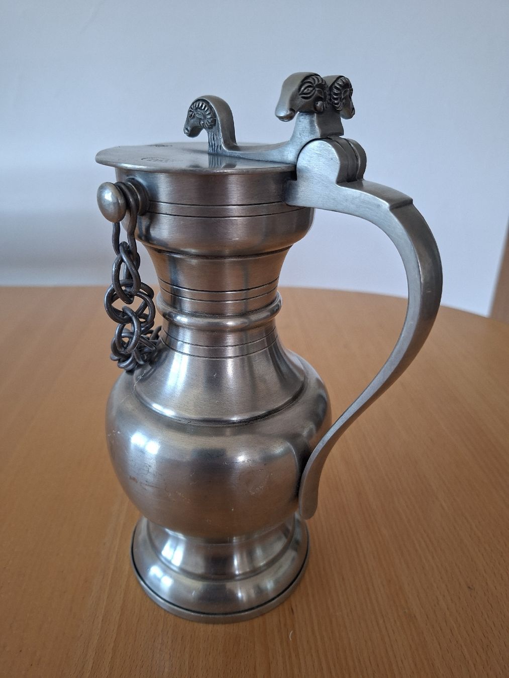 Caraffe: Walliser Zinnkrug mit Widderkopf – Usato da Fehraltorf venduto da Vakael 2