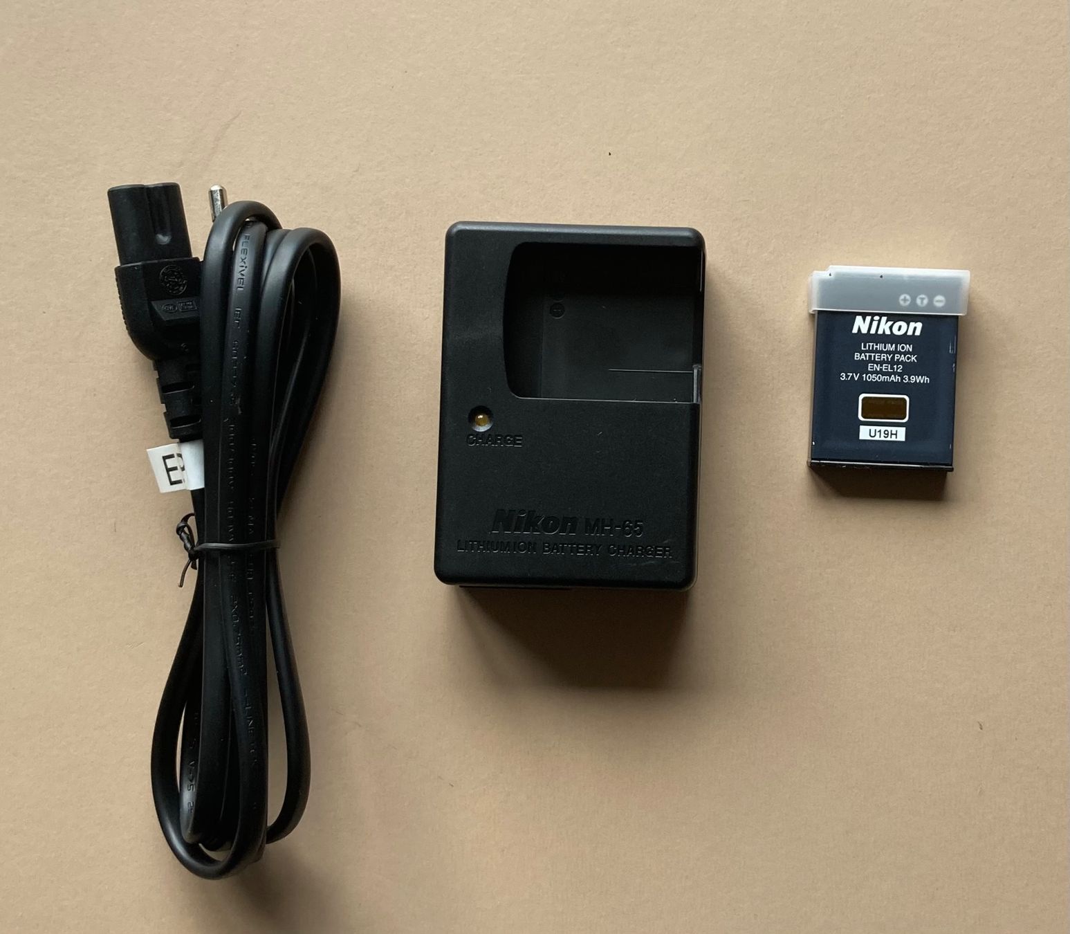 Nikon Altri Accessori: Nikon Battery Charger MH-65 – Usato da Ebmatingen venduto da salt02