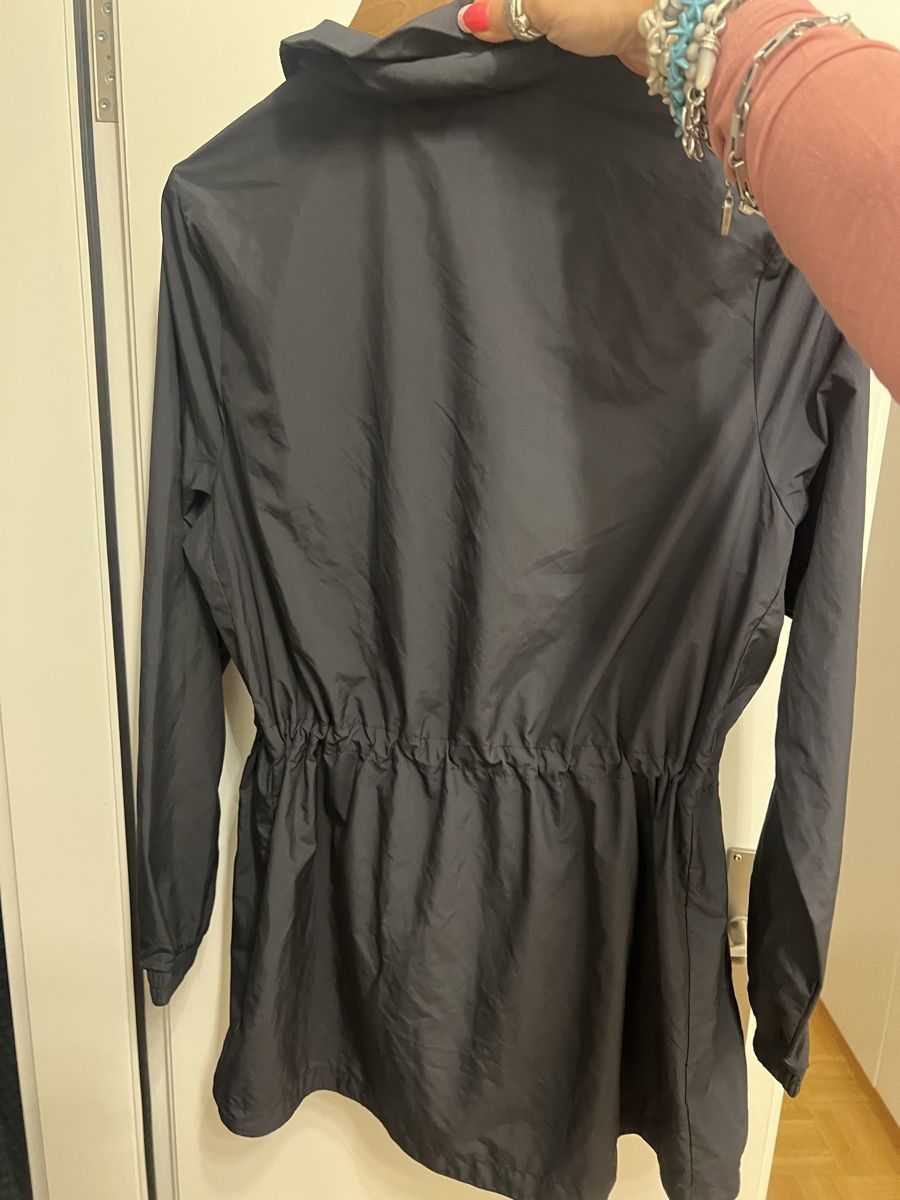 Nike Giacche: NIKE REGENJACKE LANG SCHWARZ GR S – Usato da Basel venduto da theo-g77 5