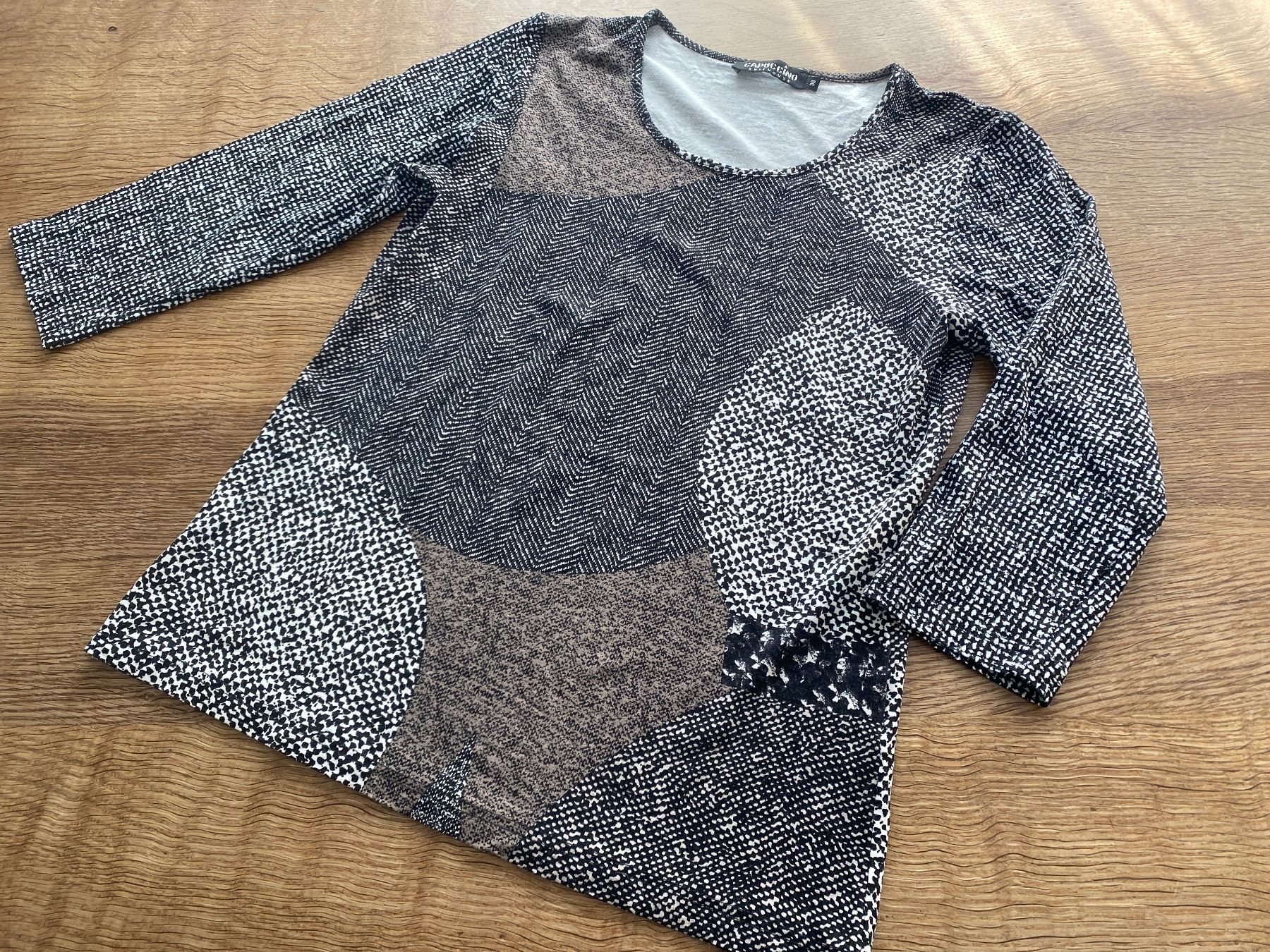 Pullover & Sweatshirts: CAPUCCINO SHIRT/PULLOVER GR.38 schwarz/weiß/mocca gemustert – Gebraucht aus Frauenfeld von Boldi46