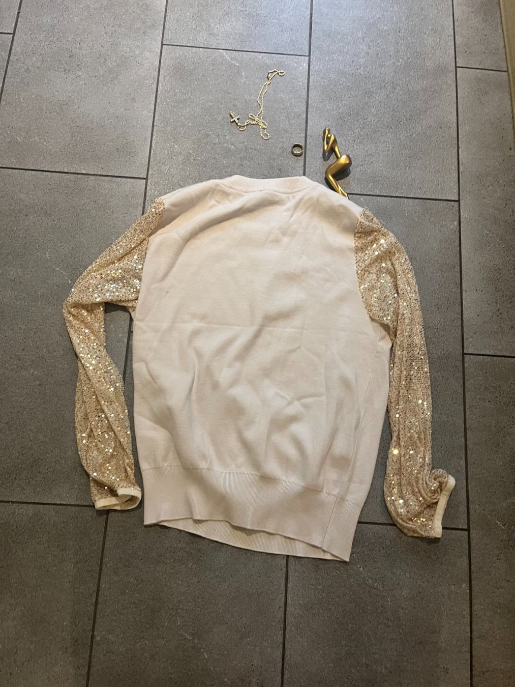 Pullover & Sweatshirts: Pullover mit Goldpaillettem – Neu (gemäss Beschreibung) aus Solothurn von Floefi 1