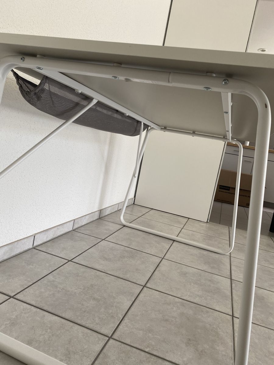 Scrivanie: Zu Verschenken!!!Schreibtisch von IKEA – Usato da Rupperswil venduto da rol_n27k 4