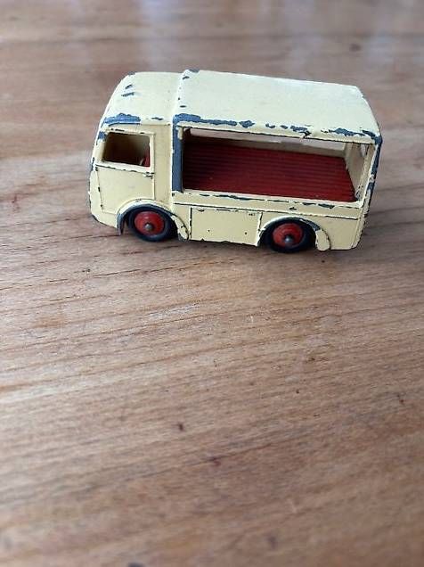 Dinky Toys Modellini d'auto: Dinky Toys - Electro Van 30V, Express Dairy – Usato da Ennenda venduto da glarner58