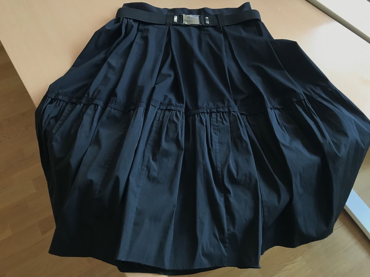 Gonne: Jupe noire HIGH Tech, taille 38, forme tulipe – Usato da Morges venduto da sandy069 2