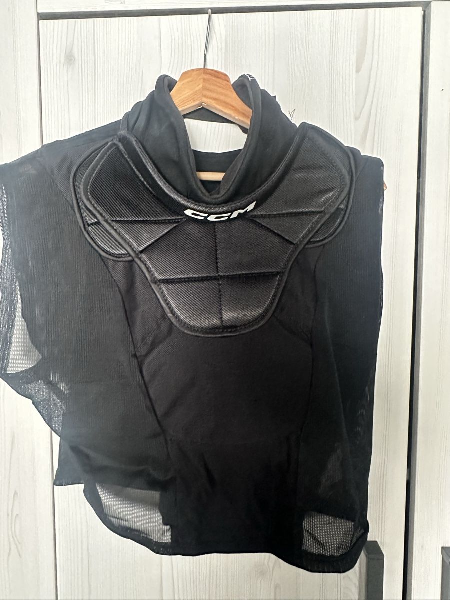 Ccm Schutz & Schoner: CCM TCG Pro neckguard – Gebraucht aus Evilard von ale_t7qr