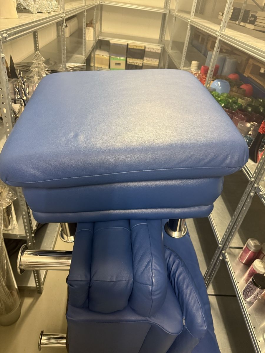 Sofas: Ledersofa blau 3 +2+Hocker – Gebraucht aus Pfäffikon SZ von jac_n7ly 2