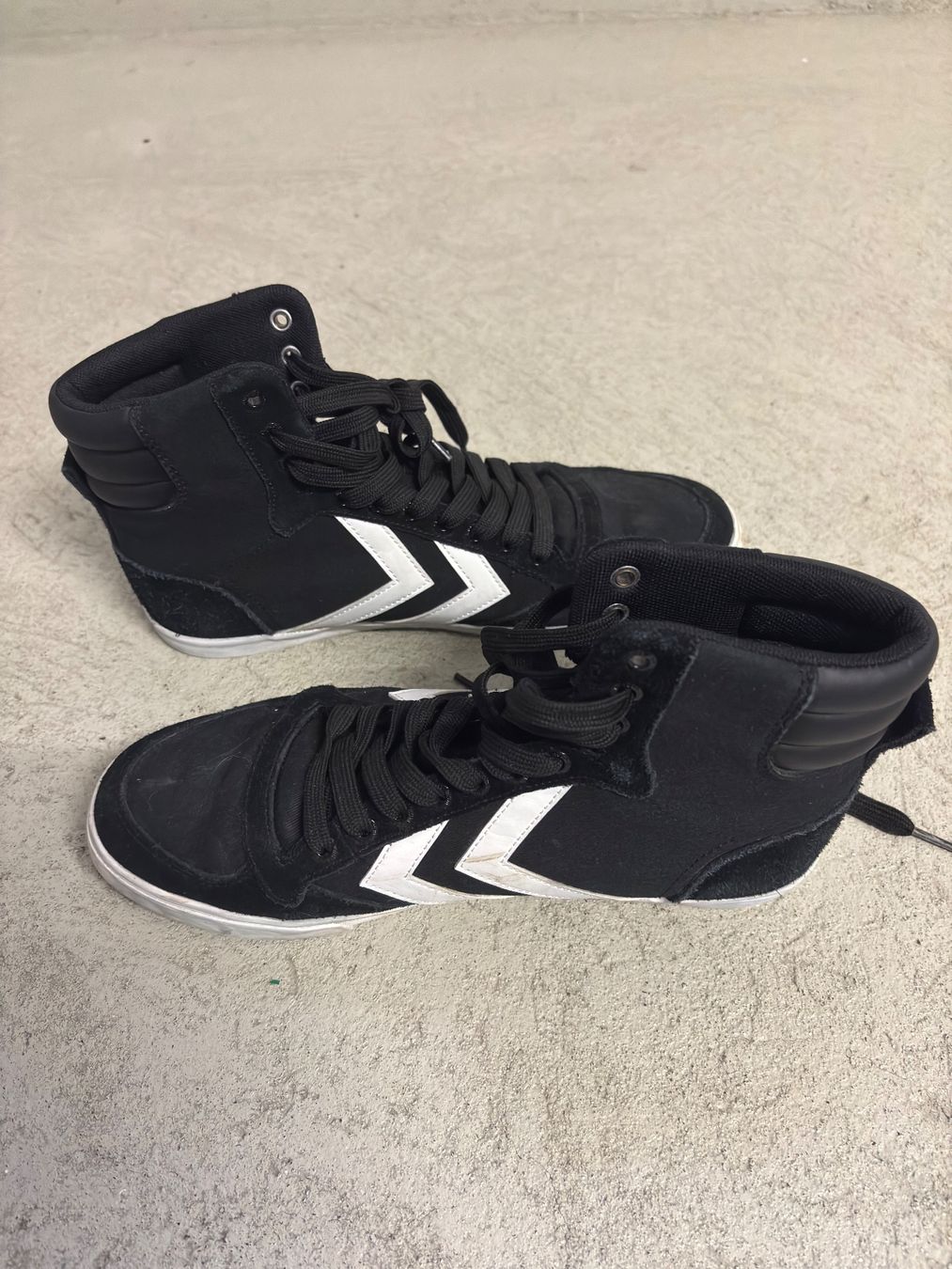 Hummel Scarpe da uomo: Hummel Sneaker High-Top Gr. 40 Schwarz – Usato da Sonterswil venduto da VD-Service 2