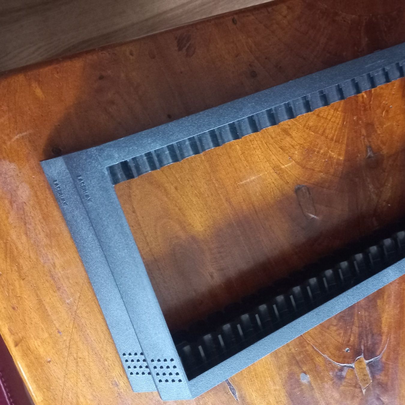 Wandhalterungen: 2x vintage Laserline CD Halter – Gebraucht aus Niederhelfenschwil von pyr_n8bb 1