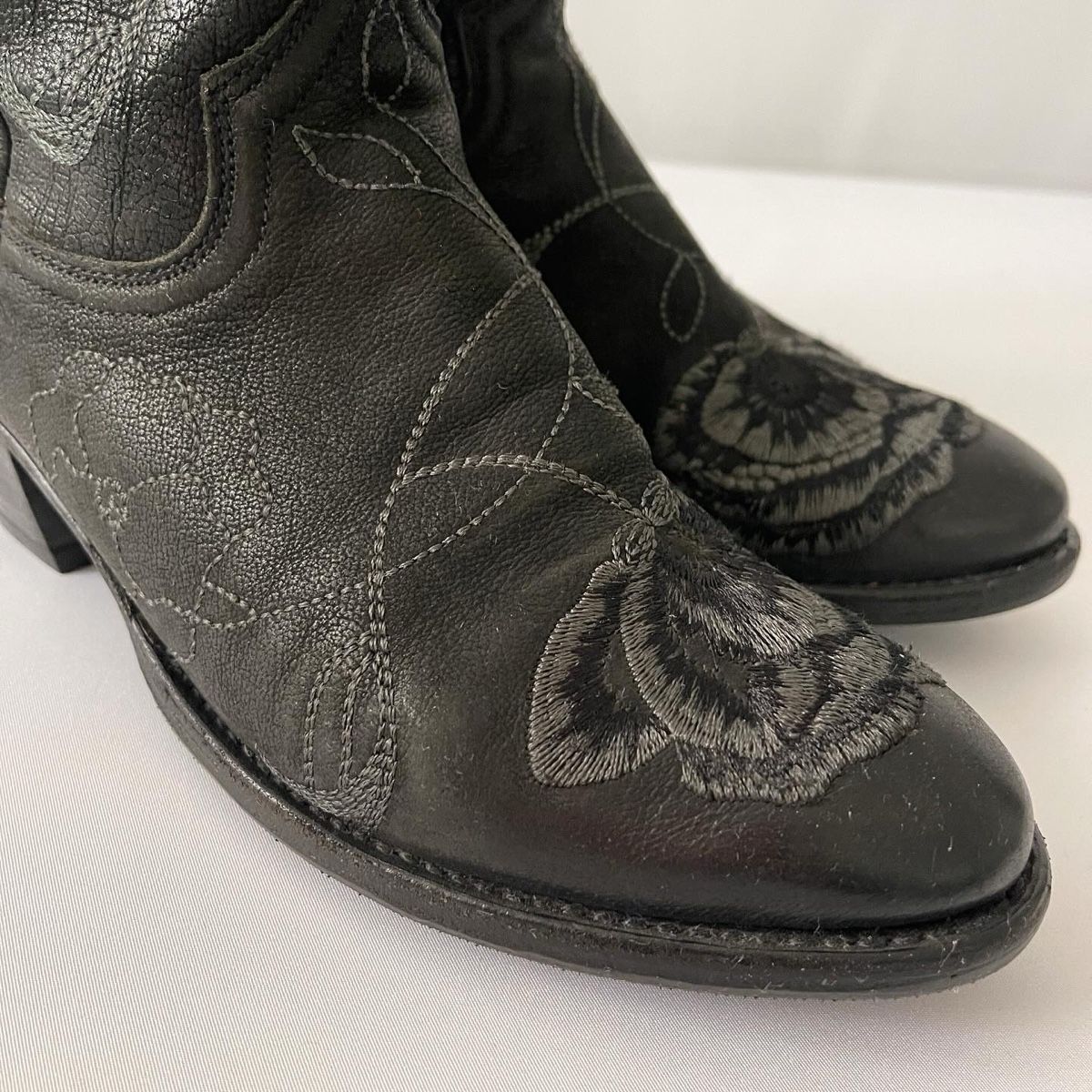 Scarpe da donna: HAND MADE Boots – Usato da Emmen venduto da Avviivva_Com2023 4