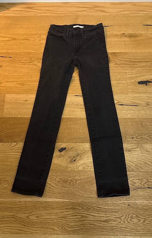 Jeans: Levis Slimming Slim Grösse S – Gebraucht aus Bern von fab_tx65