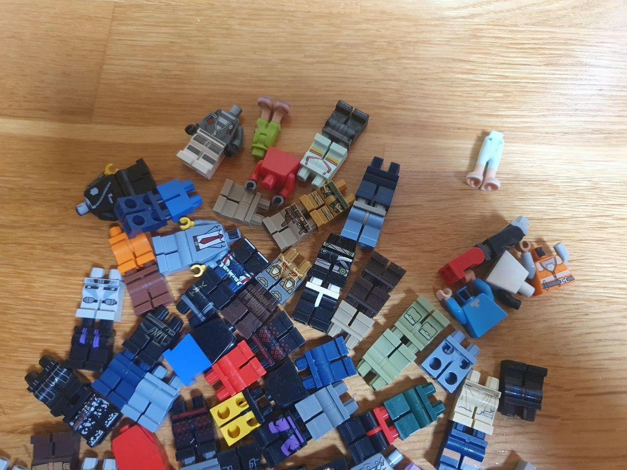 Lego Kit di costruzioni: Morceau de minifigs Lego – Usato da Bernex venduto da Mardone 2
