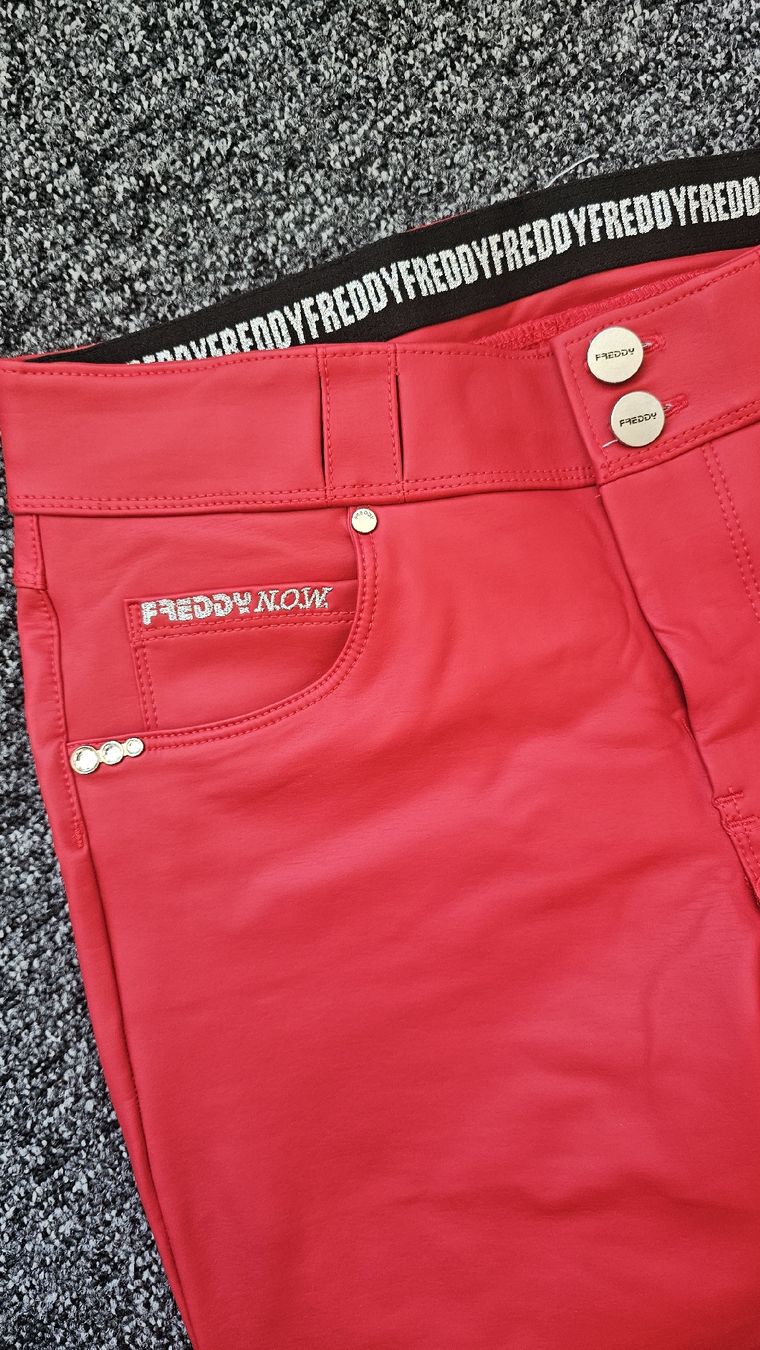 Freddy Pantaloni: Freddy Hose rot – Usato da Mauren venduto da ehr_5cy6 1