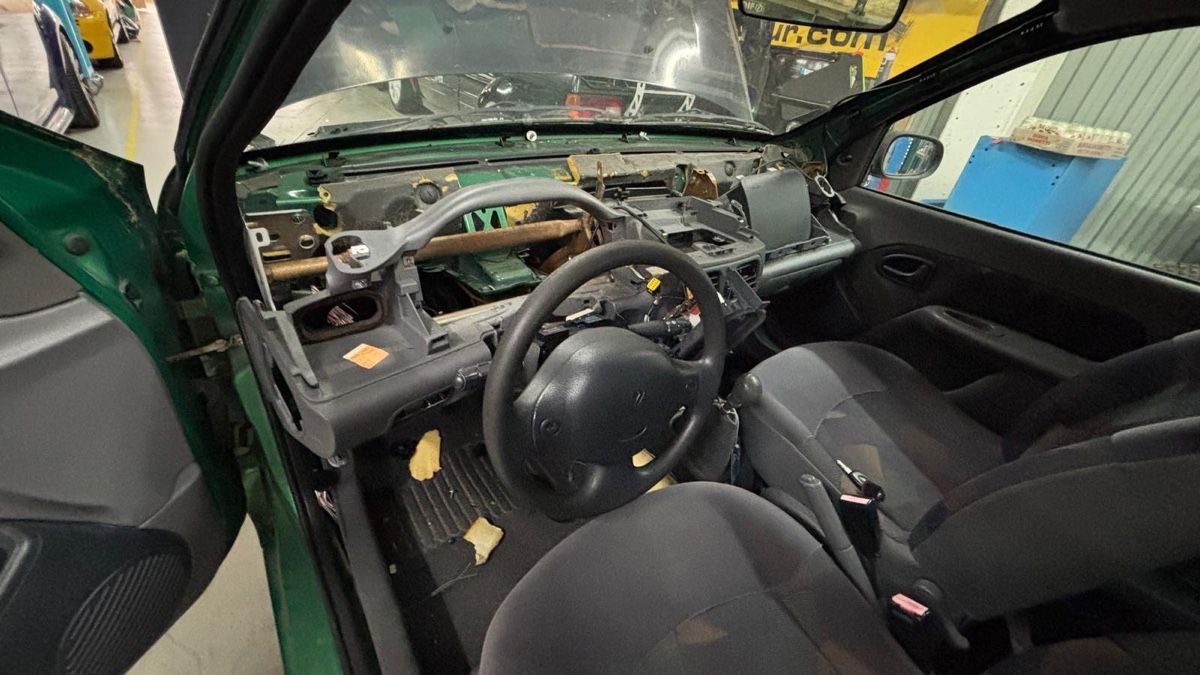 Renault Automobili: Renault Clio 2 Teileträger – Usato da Giswil venduto da Stue7 2