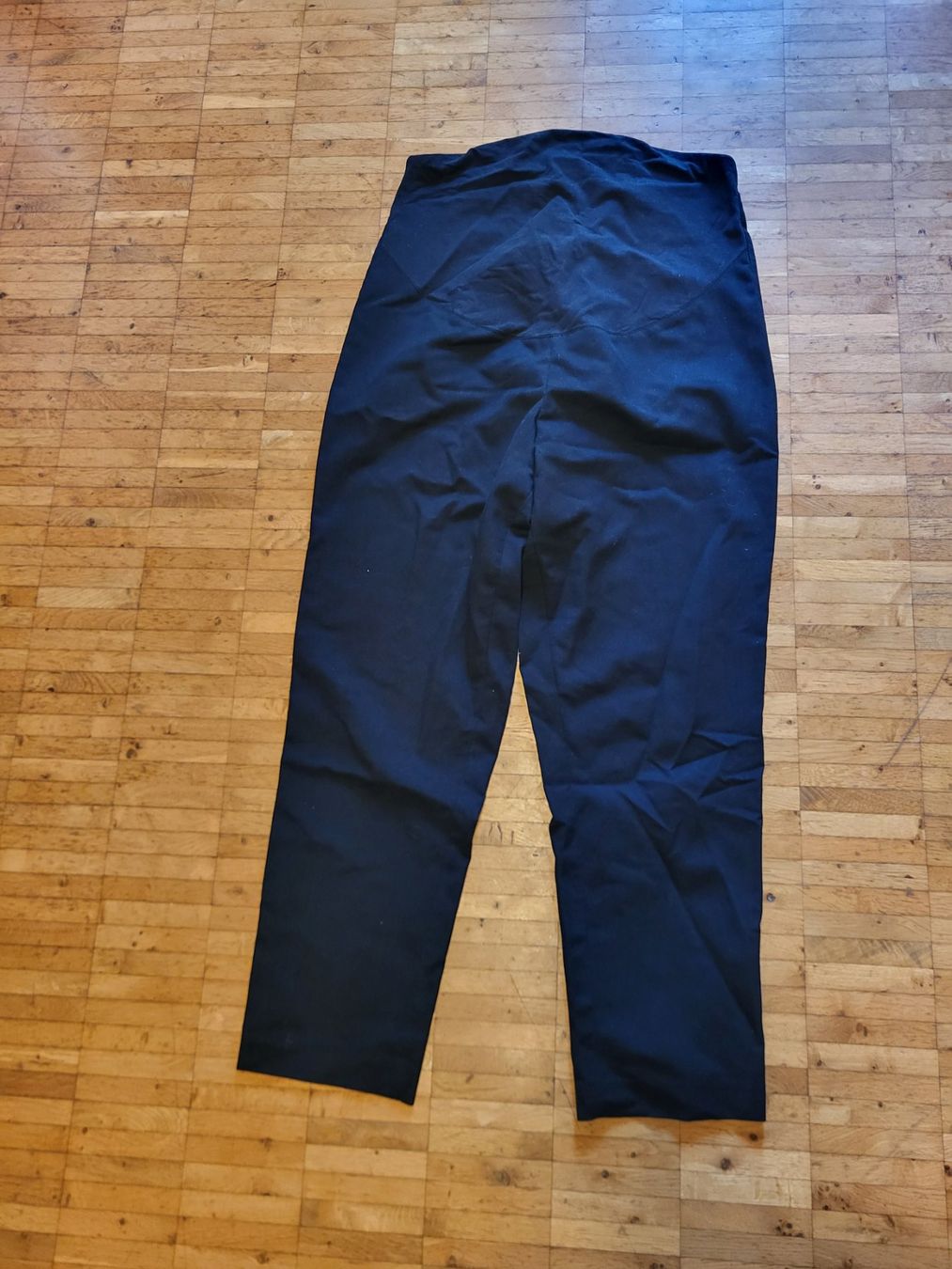 H&M Pantaloni: Zwei Umstandshosen Grösse L – Usato da Winterthur venduto da BOU002