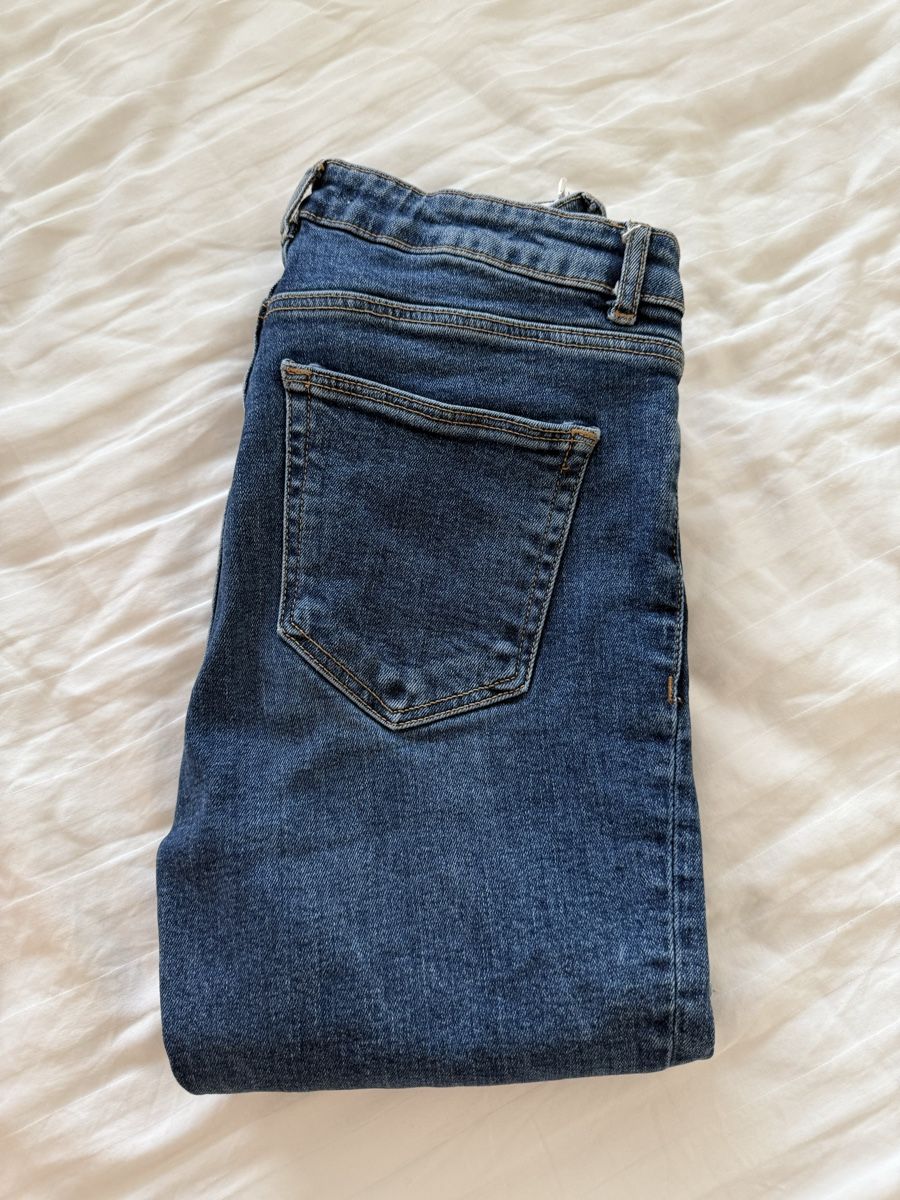 Zara Jeans: Zara Jeans mit Schlitz, top Zustand! – Gebraucht aus Volketswil von habibeoez