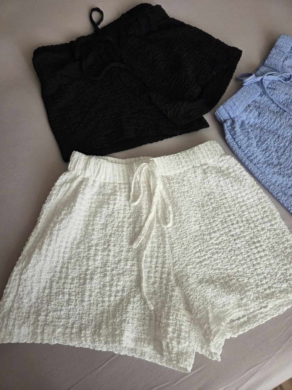 Lotti di vestiti: Kurze Hosen 3er Set Grösse S – Nuovo (secondo la descrizione) da Hittnau venduto da SirKahn 1