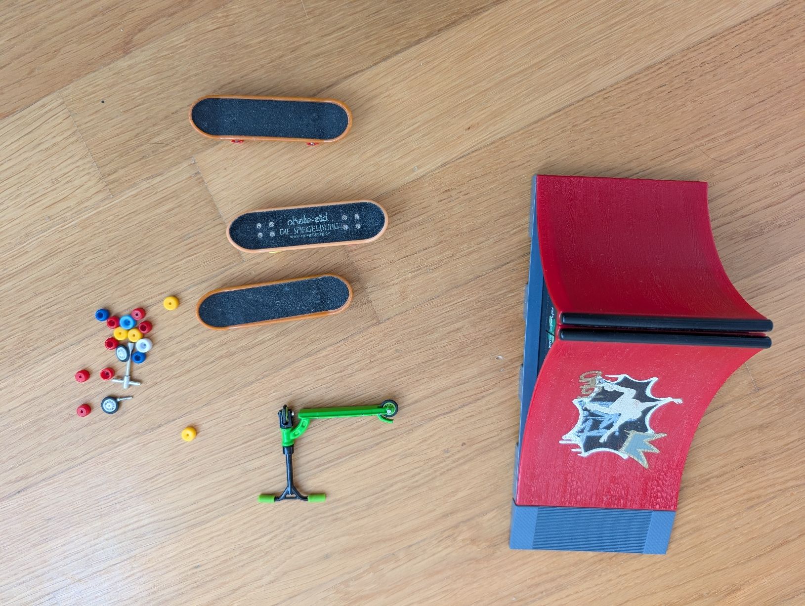 Giocattoli: Fingerboard Set mit Rampe & Scooter – Usato da Wädenswil venduto da HummerZH 1