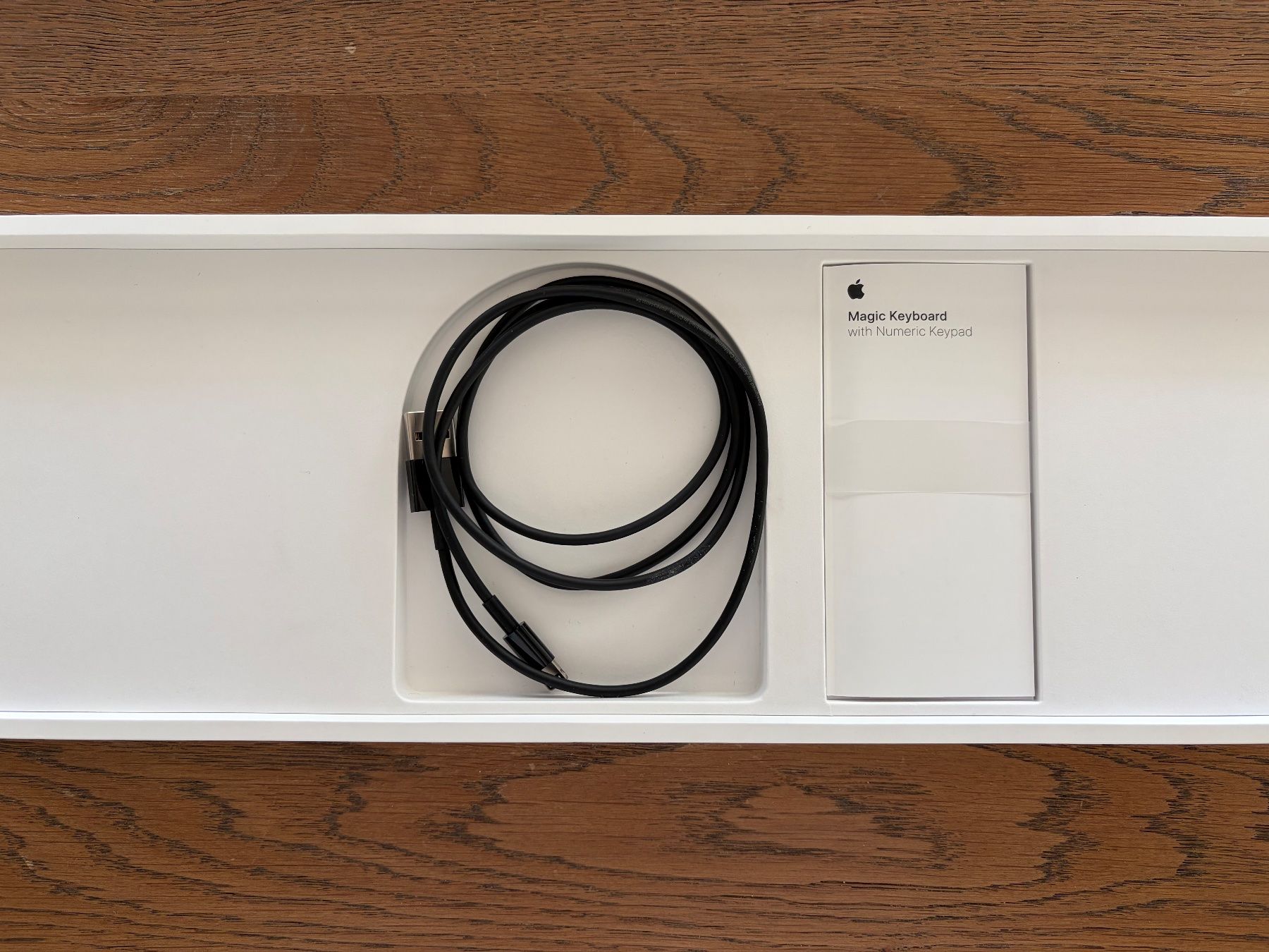 Apple Claviers: Apple Magic Keyboard with Numeric Keypad - USB – D'occasion à Cham par all_rd7b 3
