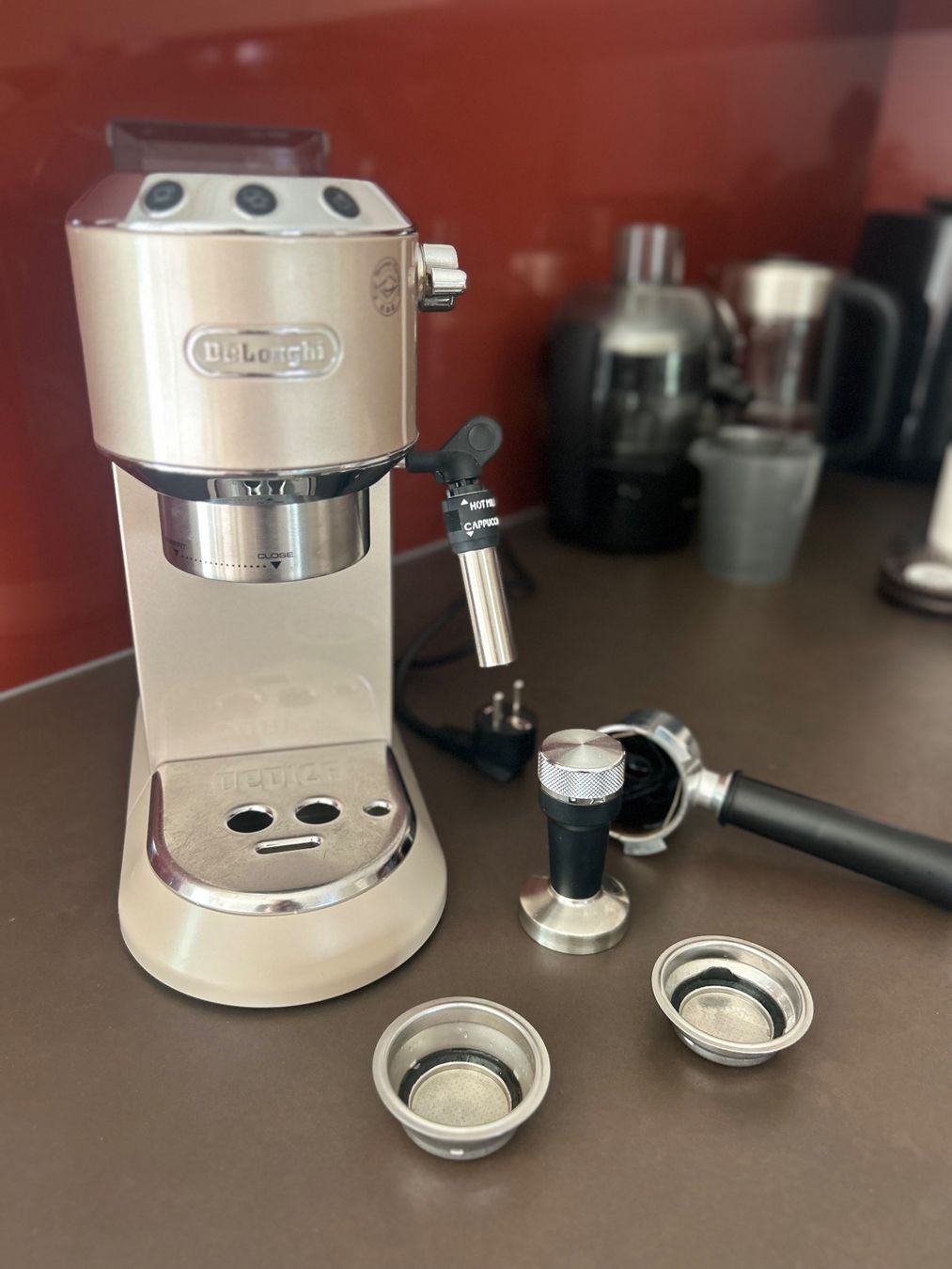 De'Longhi Macchine per caffè & Macchine per espresso: Siebträgermaschine Dedica Style EC 685.M – Usato da Zürich venduto da HelenaS.