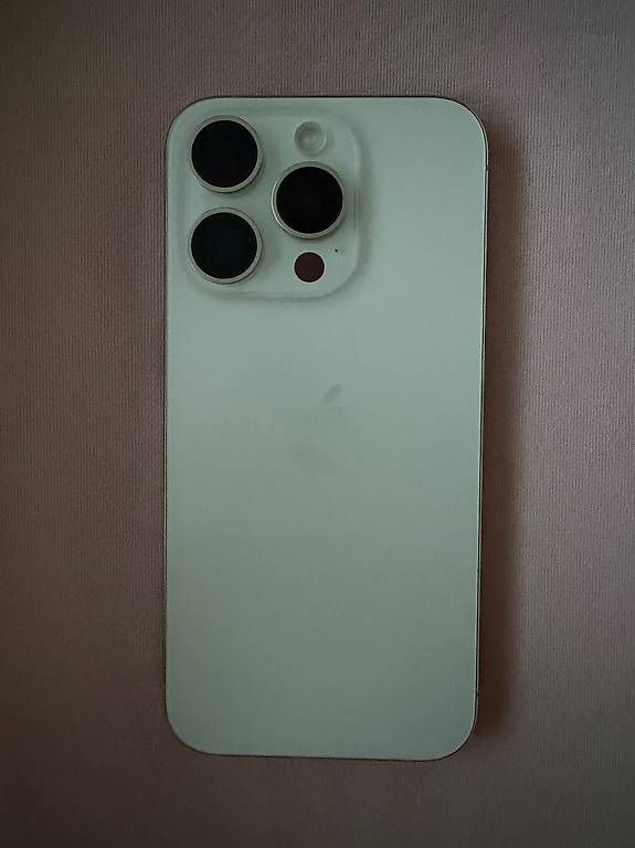 Telefoni cellulari / Smartphones: iPhone 15 Pro – Usato da Wittinsburg venduto da tab_rz8q 1