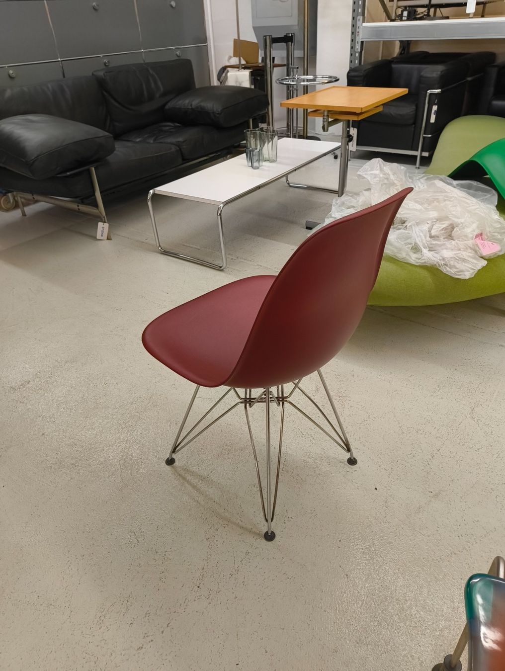 Vitra Sedie: Original Eames Sidechair von Vitra Dunkelrot? DSR - Eifel – Usato da Zürich venduto da vintage_design_sale 3