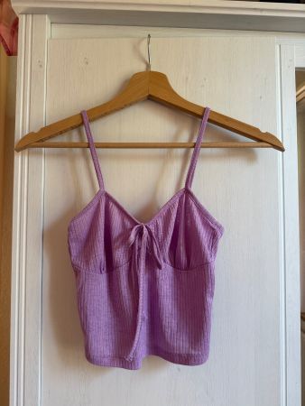 Lavendelfarbiges Top von Bershka Grösse XS