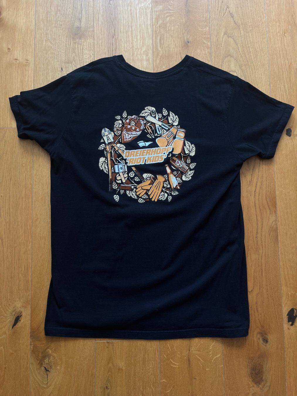 T-shirt: Dreierhopp T-Shirt – Usato da Näfels venduto da dom_9p7f 1