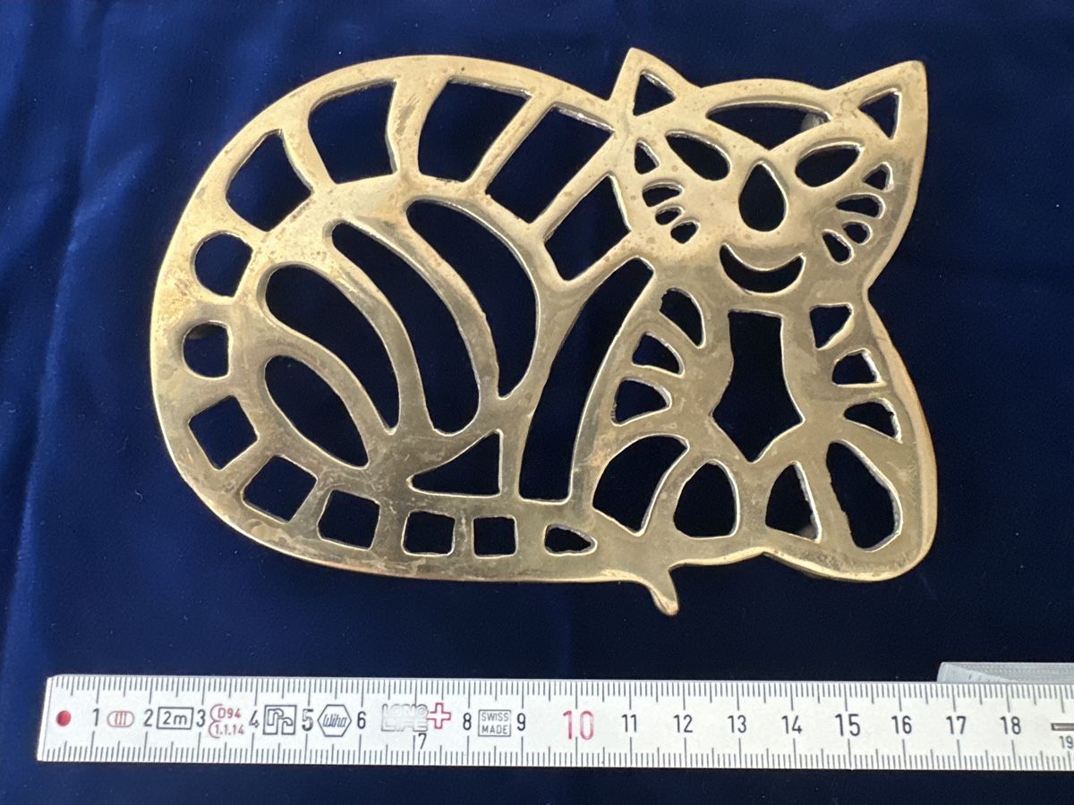 Untersetzer: Messing Topfuntersetzer, Vintage Katze, Durchmesser ca. 18cm – Gebraucht aus Zürich von Chaeffeler 3