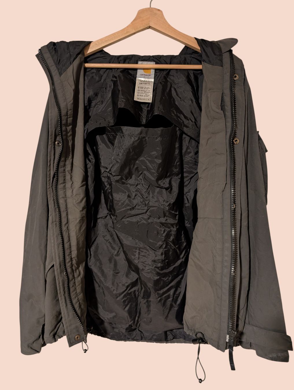 Carhartt Giacche: Nylonjacke Carhartt mit Kapuze – Usato da St. Gallen venduto da nadinewho 3