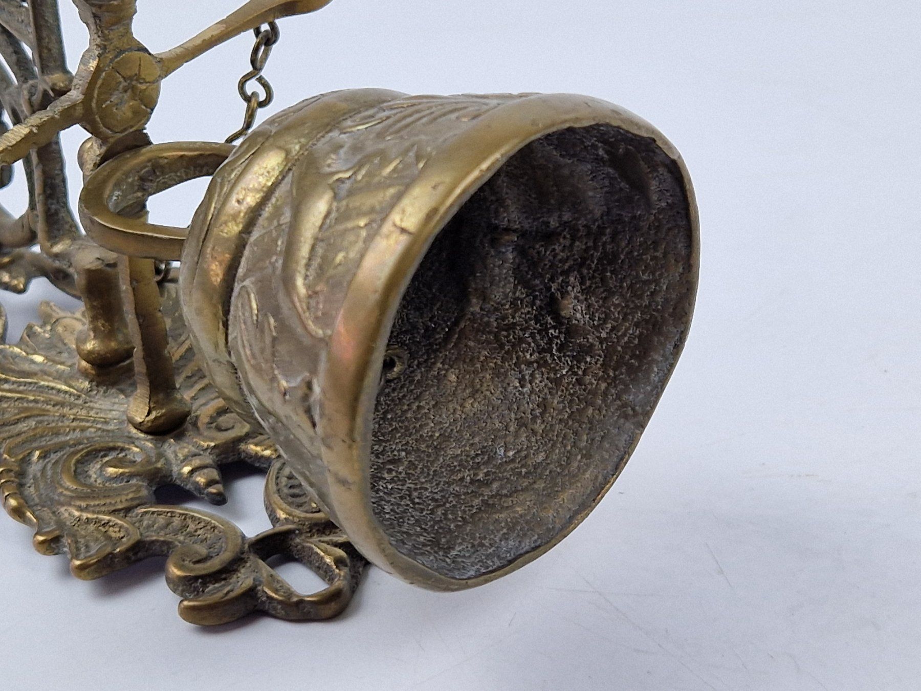 Campanacci mucche: Messingglocke mit Wandhalterung, antik, verziert – Usato da Muhen venduto da Restwert_Muhen 4