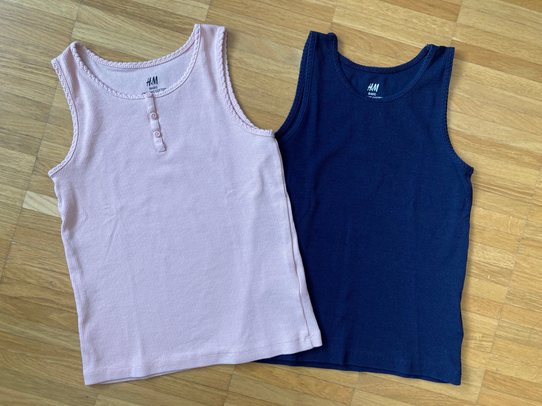 H&M Lotti & Set di vestiti: Tops 2er Set - Gr. 122/128 – Nuovo (secondo la descrizione) da Basel venduto da Nofretete39 1