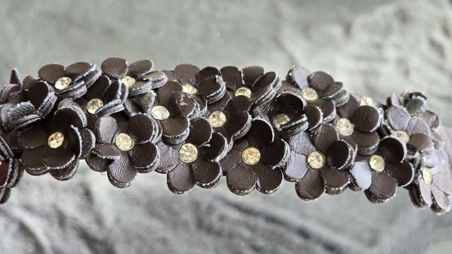 Armbänder & -reifen: Schmuck-Armband Kunstleder Blumenmuster – Gebraucht aus Meggen von everydaysale 1